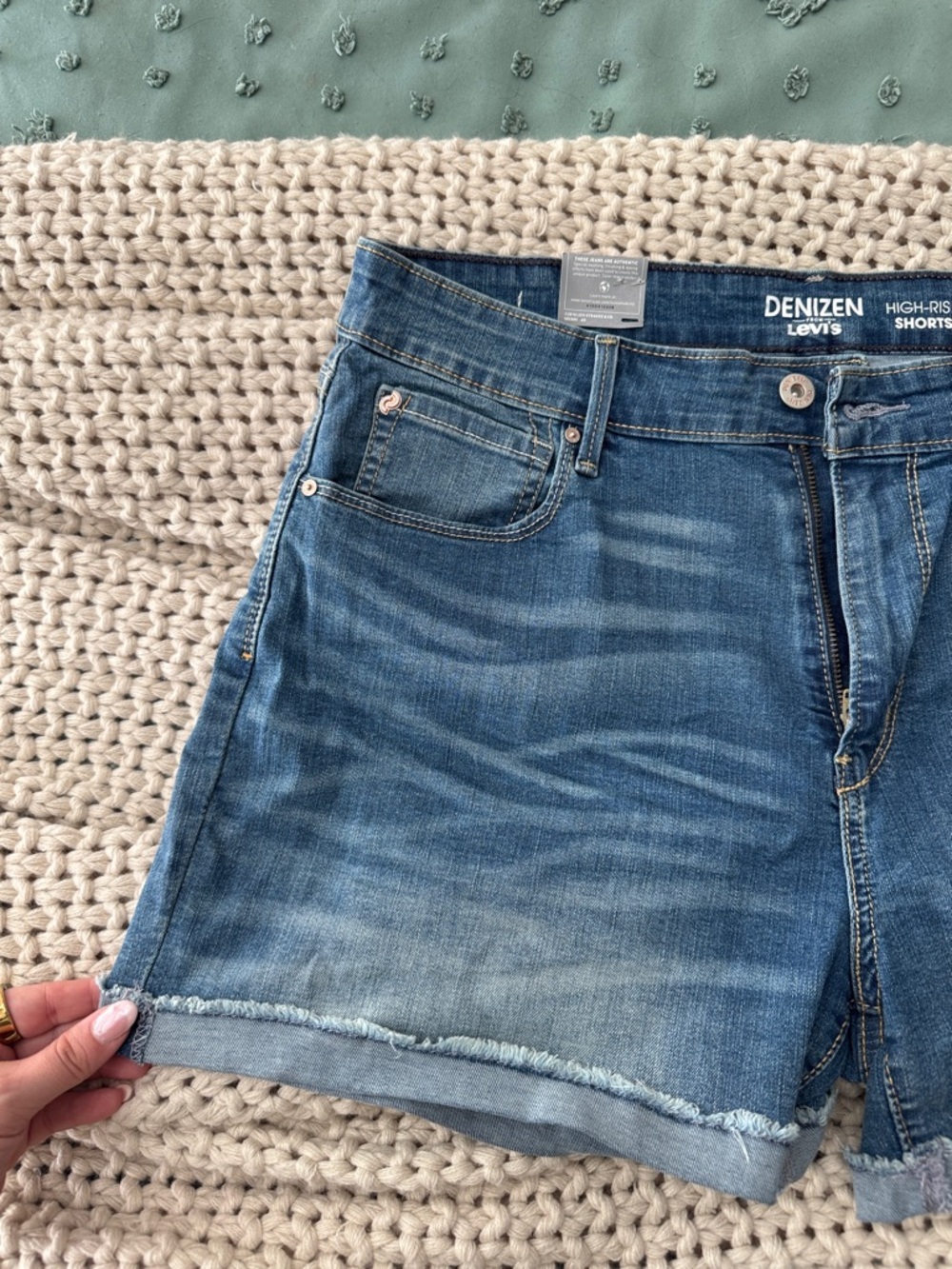 NWT Denizen by Levi’s High Rise Short - Picture 4 of 6